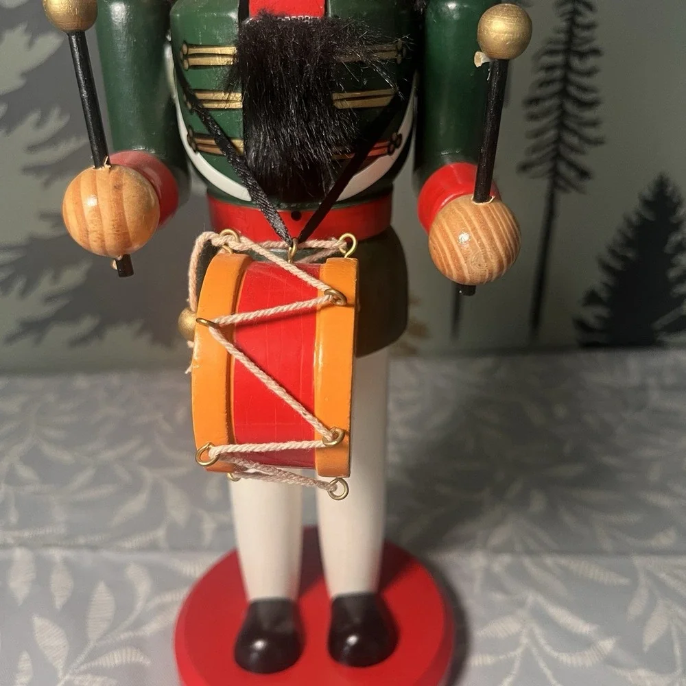 2005 NEW NUTCRACKER CHRISTMAS FIGURINE Musician w/Drum Limited Edition sz-14.5" - Picture 3 of 8